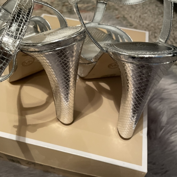 Micheal Kors, Size 10, Silver Heels - Picture 9 of 10